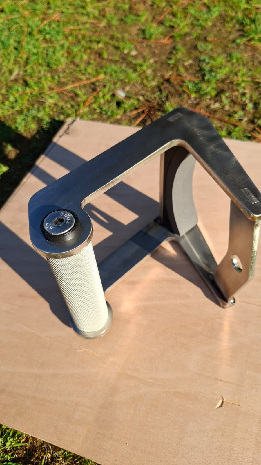 LCA Handle